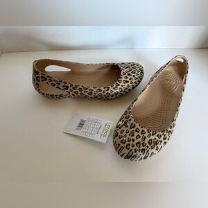 NWT Crocs Kadee Printed Flat - Size 6W